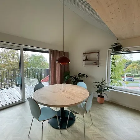 Julie's Aan Zee - Jaaz *