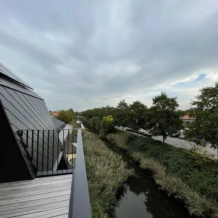 Julie's Aan Zee - Jaaz *