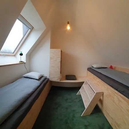 Julie's Aan Zee - Jaaz